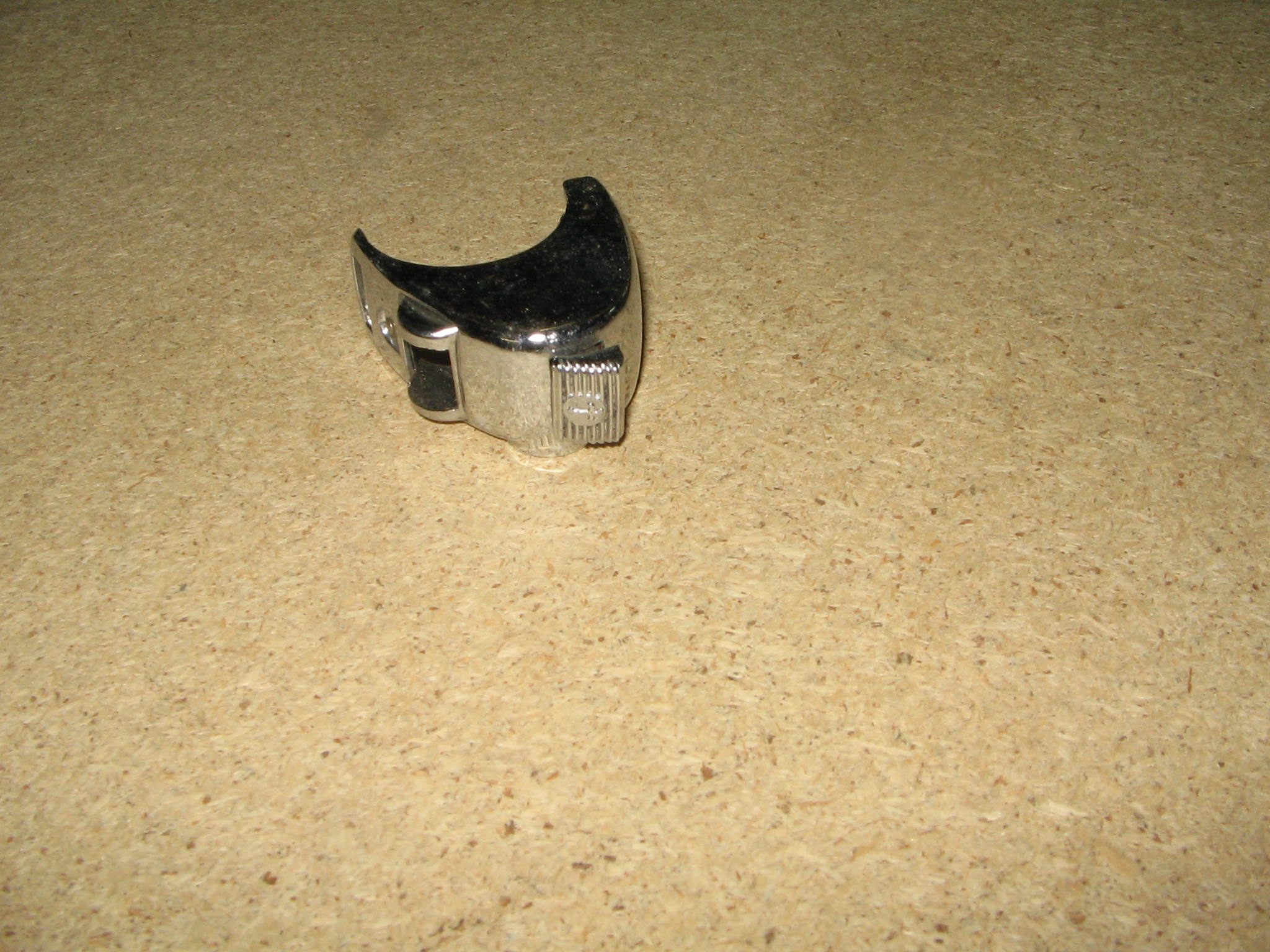 RIVESTIMENTO PULSANTE CLAXON N.947